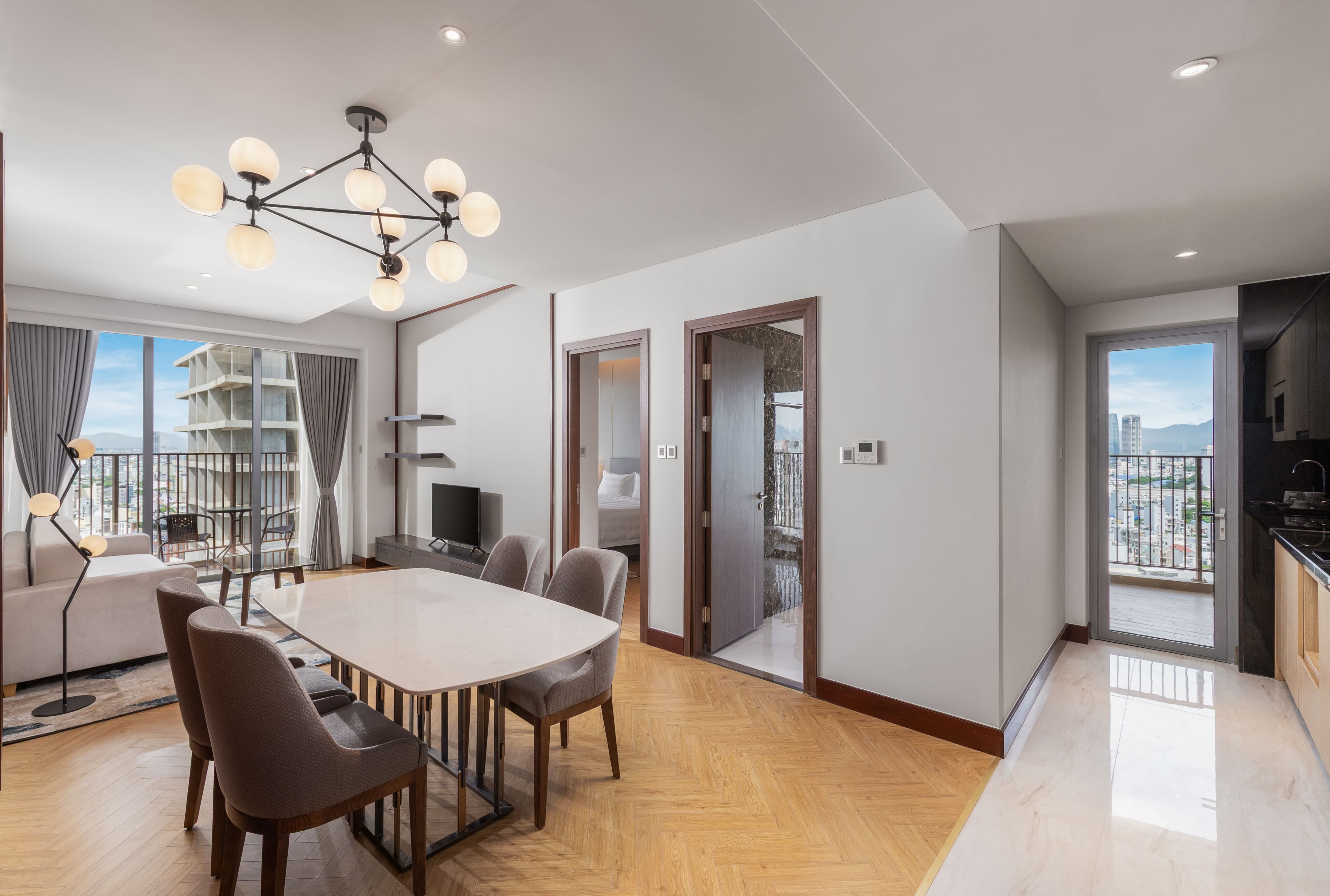 Deluxe Family Suite with One Bedroom, City View - Panorama View 1